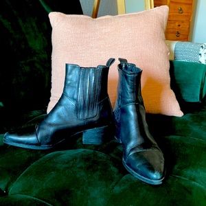 Black leather vagabond Chelsea boots